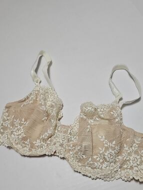 Wacoal Beige Underwire Bra with Ivory Lace Overlay Size 38C